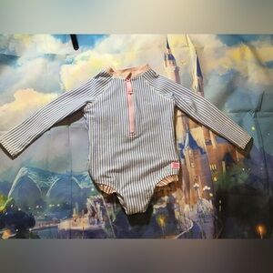 Rufflebutts girls upfront+ sun protection one piece rashguard size 2+